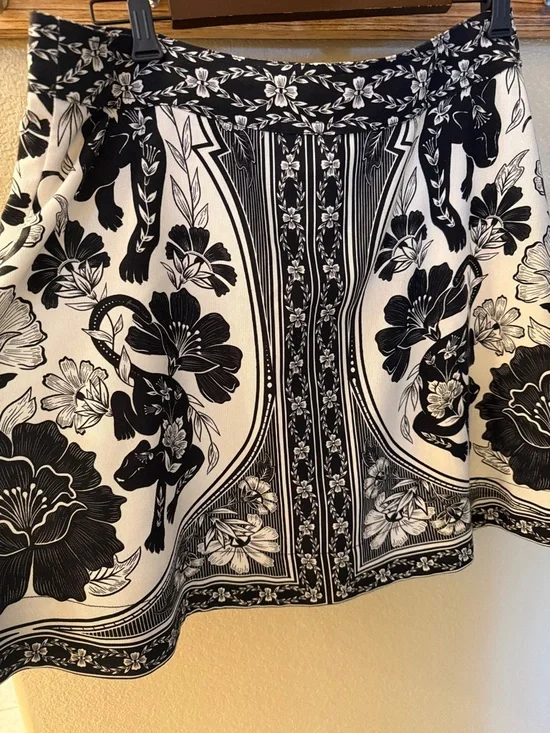 FARM Rio Black & White Floral Button-Front Circle Skirt - Picture 2 of 3